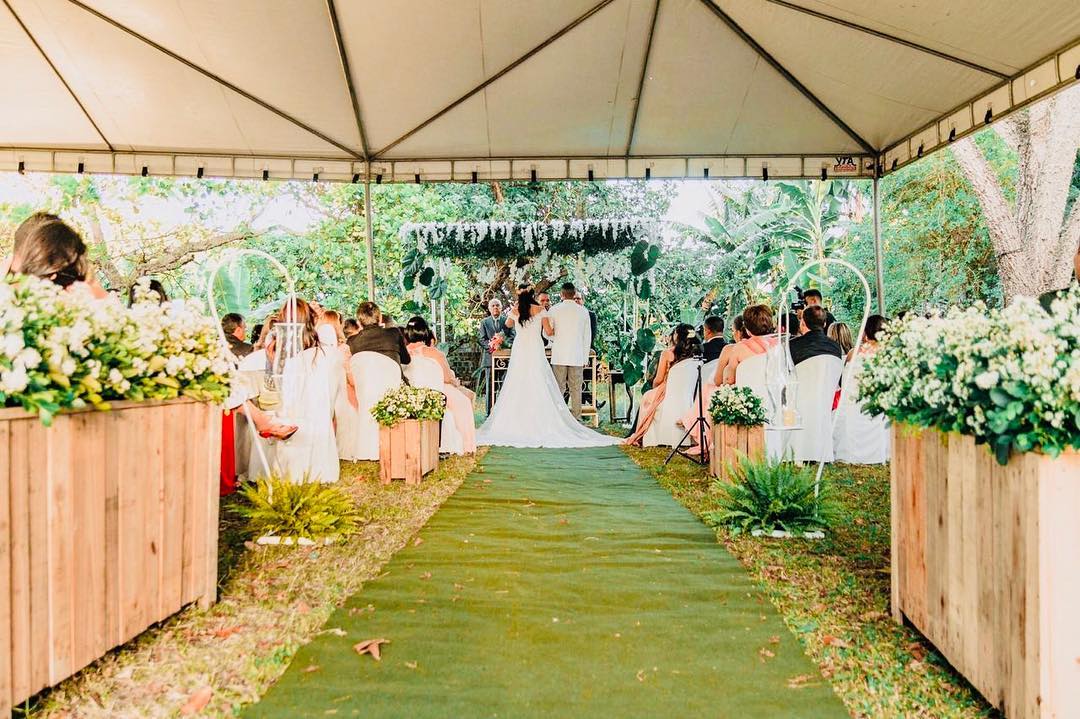 Cerimônia de casamento no jardim